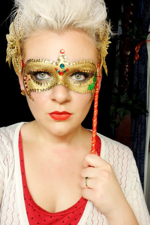 Christmas Masquerade
8th look featuring in my '8 Days of Christmas' series.

To view the tutorial on my youtube channel, click below:
http://www.youtube.com/watch?v=oaISaTqcnN4