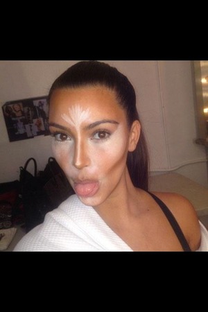 A fun pic to show how Kim Kardashian highlights her face! 