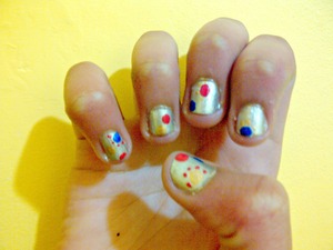 This is a simple nail design that looks like the Wonderbread bread bag.

~Inspired by the Wonderbread Comapny~