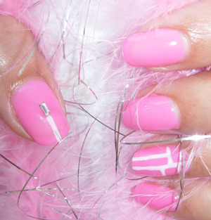 Shellac nail design. Colors Gotchya and Studio white.
Check out: http://polishorbeauty.blogspot.com/2013/06/roza-nagu-dizains-pink-nail-design.html