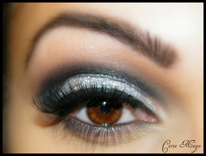 New years eve look!
Nyx matte black in the crease 
Nyx silver glitter liner all over the lid