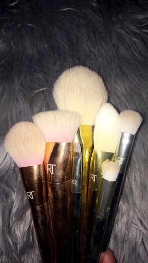 Love these real techniques makeup brushes !!