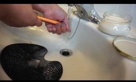 Cleaning Makeup Brushes - How to plus demo of Brush it Off Cosmetic Brush Cleaner by Batty's Bath