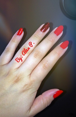 Red nails by Wet N Wild Megalast ;)