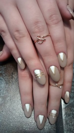 tan and white triangles by SauceC Nailz