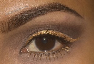 Simple gold liner to add some glamour for the holidays
http://www.bellezzabee.com/2012/12/golden-holiday-line.html
