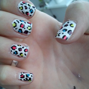 leopard nails :)