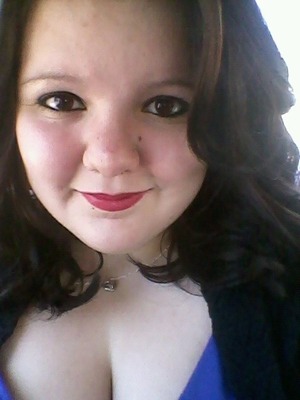 Red lipstick, simple eyeliner, ringlets, and a simple blue dress!