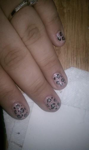 Glitter leopard print nails for new years!