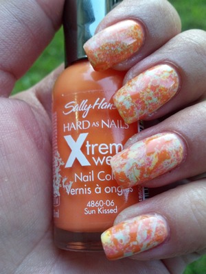 Marbled Orange Manicure 