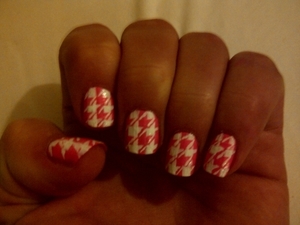 Pink & White Houndstooth Pattern x