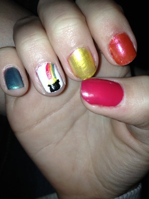 The flash kinda made it look bad but- Pot of gold with a rainbow!💅

