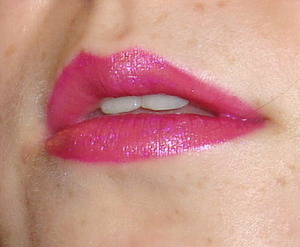 hot pink glitter lips! really great for new years eve! :)