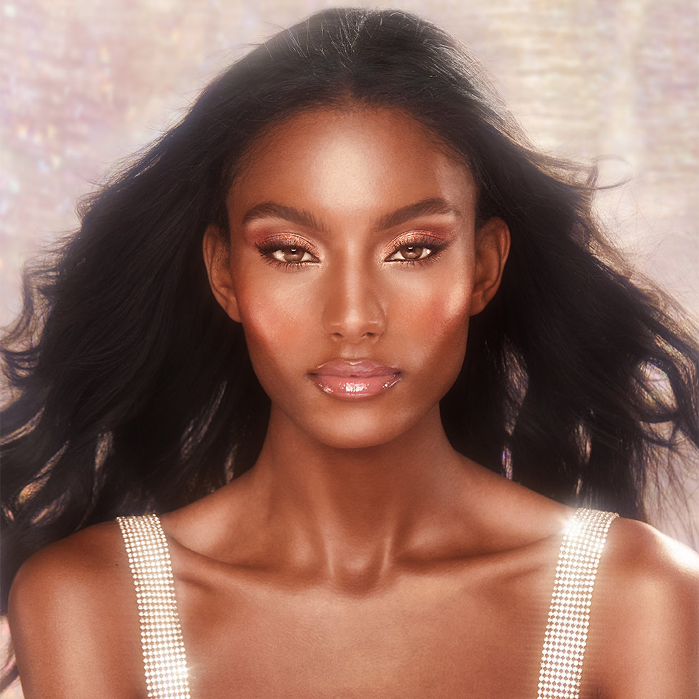 Charlotte Tilbury Glowgasm Model