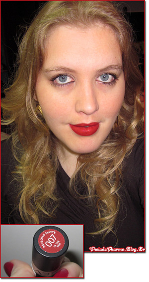 Revlon - lipstick matte In the Red: http://cheiadecharme.blog.br/batom-revlon-matte-in-the-red/