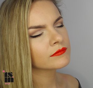 Classic eyes with an eyeliner and red lips with a hint of orange