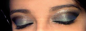 blue with some glitter on my eyes ahah inspired by a blue shirt, It has a blue tiger and it has a little bit of glitter on the pupil of its eyes n.n hope you like it :)
