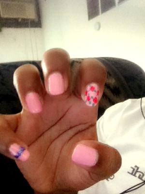 A baby pink base, with floral print on the index finger, and a glitter band on tne pinky