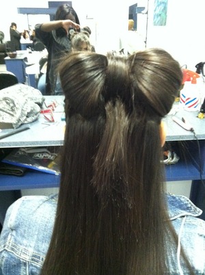 Straight hair bow