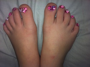 My 5 year old daughter's toes. Done using fimo rods. She loves them... And so do I! X