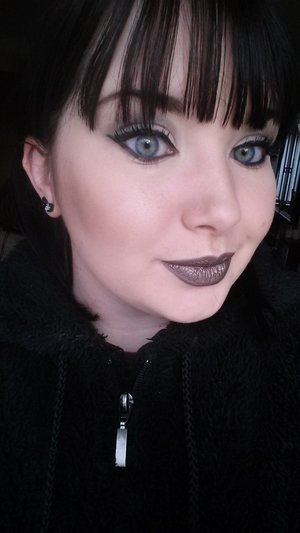 My first play with my sample of KVD lock it foundation in light 44. Lips are limecime cashmere with mac iva glam rihanna2 over the top. Nyx blush in taupe, becca moonstone highlighter and the eyeshadow is from too faced la grande chateux!