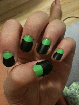 Good use of school supplies. Reinforcements.!!
I used SEPHORA by O.P.i matte top coat. Loooove it! 
