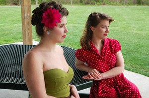 pin up style hair and makeup i did with my friends in the park