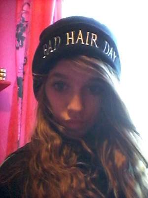 does my hair look good or bad with this hat please help xxx