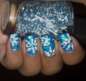 
See the blog post for more information: http://www.bellezzabee.com/2013/12/blue-snowflakes.html