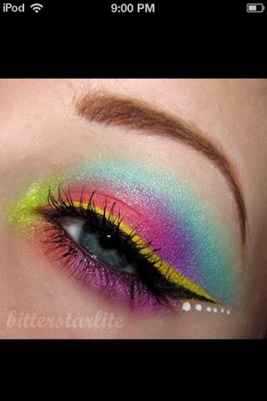 Hey this is a really fun look, try it!! Also you can email me at 

Sophia10mermaid@gmail.com