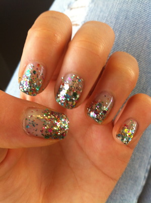 i saw a pic of someone doin this but with just one colour glitter. so i thought that rainbow was better.