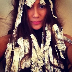 Dying my hair at home, using regular drug store kit ! And kitchen foil !!! Going for the ombré effect 