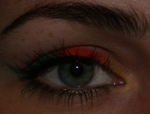 Just played a little with my new colors! Have been dying to try this "rainbow eyeliner" look since i saw it first here on beautylish :) sorry about my brows, didn´t do them before the photo was taken.