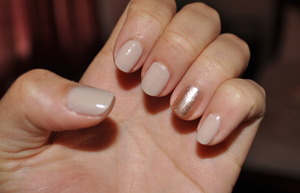 Nothing beats a great nude nail polish. To add some character, take a gold shade and paint your ring finger. Looks amazing.