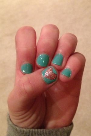 Teal nails with a pink heart. 