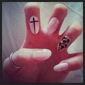 #acrylic #nailart #indie #trend #pointynails #cute #babypink #gold #leopard 