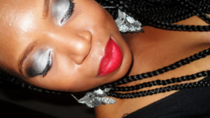 Glitter smokey eye & red lips!