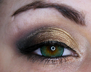 Created using the Urban Decay Naked 2 palette

http://thesleepyjellyfish.blogspot.ie/2013/01/fotd-5.html