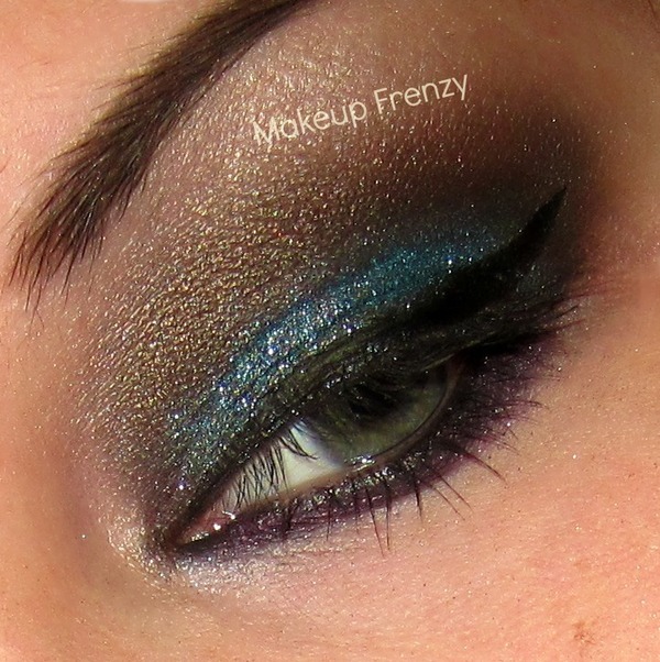 Glittery Smoky Eye 