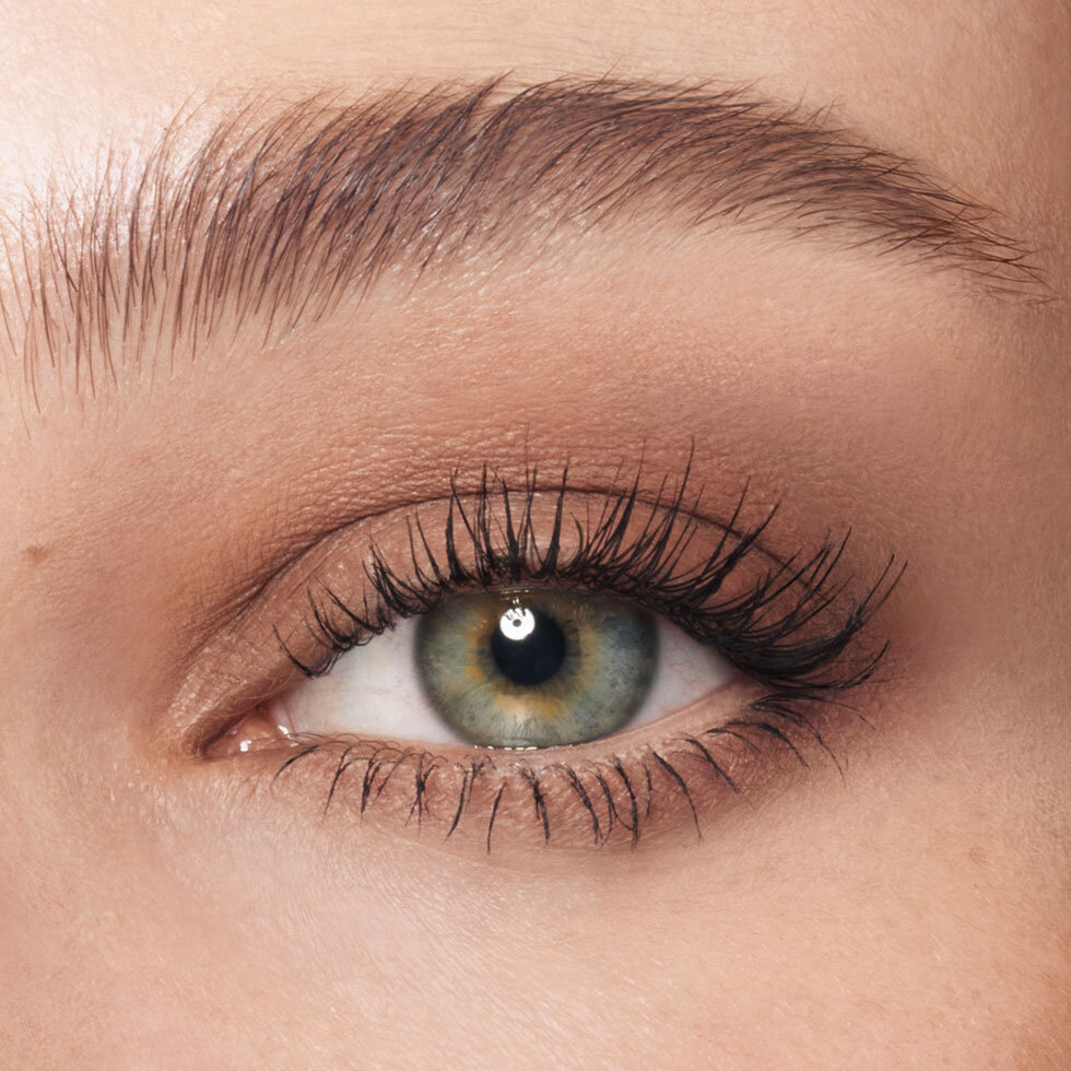 Charlotte Tilbury model wearing the Exagger-Eyes Waterproof Eyeshadow Stick in Cashmere Sculpt
