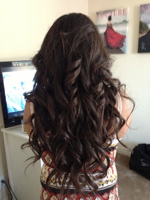 Nice curls, perfect for a daytime party, gathering, or anything! What do you guys think?