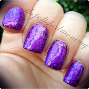 March Nail Art Challenge: Sparkles. http://www.thepolishedmommy.com/2013/03/bubbly-creative-twinkle-over-liquid.html