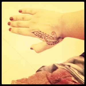 Henna tattoo inspired by Rihanna's hand Tatoo <3 Rihhana 