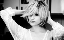 "Glee" Star Dianna Agron Re-Styles Her Sassy A-Line Bob