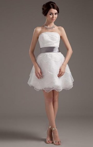 Budget A-Line Vintage Beach Short Wedding Dress HSNAL0524
Fabric: Organza

Silhouette: A-Line

Neckline: Strapless

Hemline: Mini Length

Sleeve Length: Sleeveless

Embellishment: Generous Style|Ruched|Strapless|Tiered|Sash

Closure: Zipper

Built In Bra: Yes

Fully Lined: Yes

Made-To-Order: Yes
