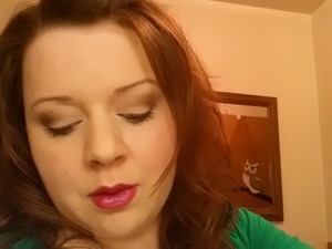 simple neutral/brown shadow and bright pink lip