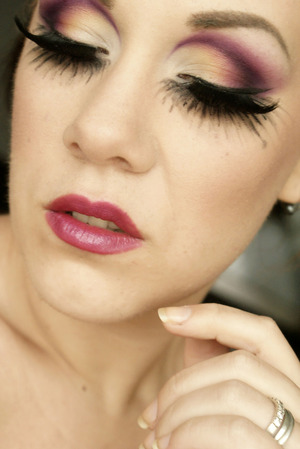 All colors are from 120 palette (purple, pink, light yellow and white) And lashes are from red cherry :)