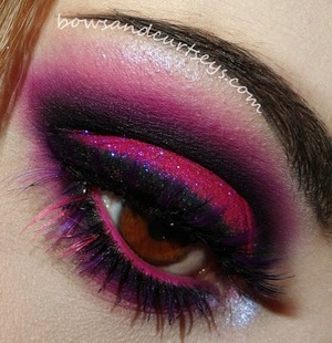 Another stunning and vibrant look from Bows and Curtseys! This look features our Violet Noir lashes. Check out the full post here: http://bit.ly/1505RXb