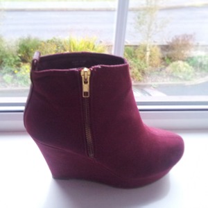 maroon wedges from Primark/Penneys
instagram: @freyablendell