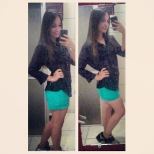 A green short and a blouse to dinner